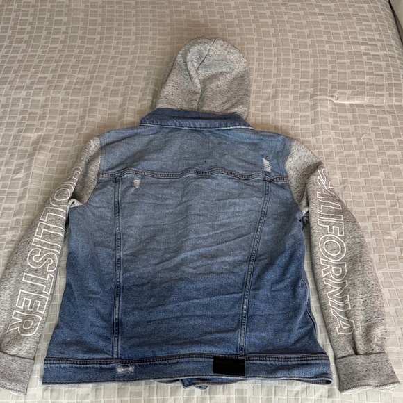 Hollister Blue Denim Jacket with Gray Sleeves - Picture 10 of 11